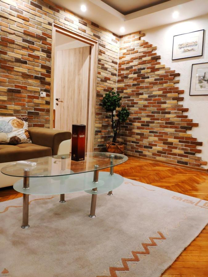 V2 With - Vintage Modern And Spacious * Belgrade