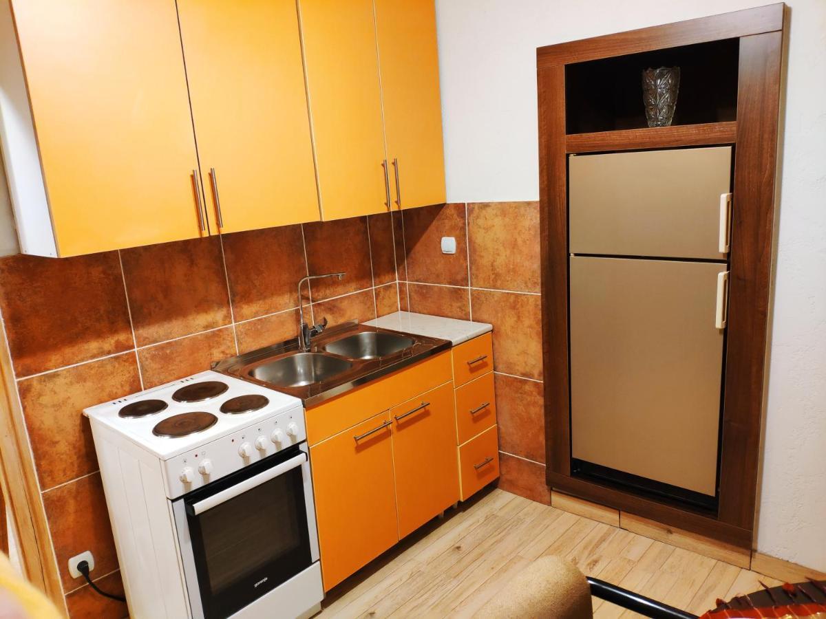 V2 With - Vintage Modern And Spacious
