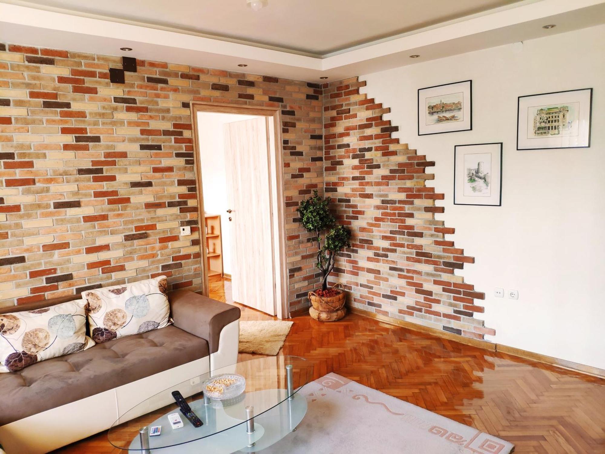 V2 With - Vintage Modern And Spacious